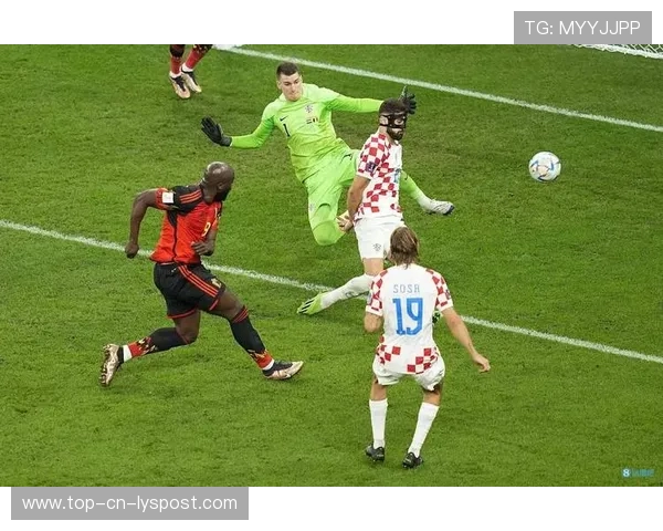 卢卡库超强抗压推进形成绝佳射门位置